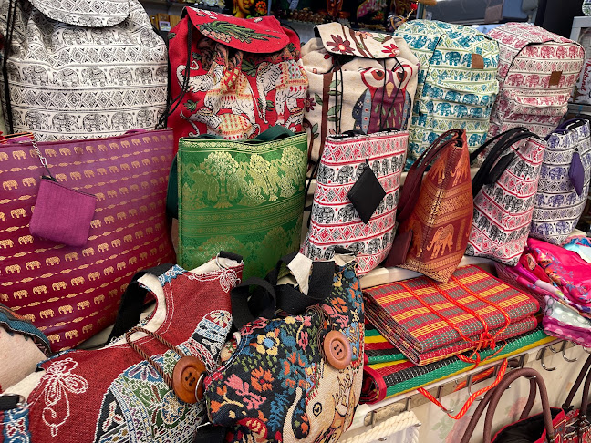 Miss ปัง ตลาดไนท์บาซ่าร์ - อำเภอบางละมุง