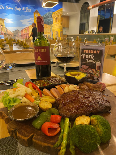 De Earn Cafe and Bar Phuket - การบริการอาหารและที่พัก