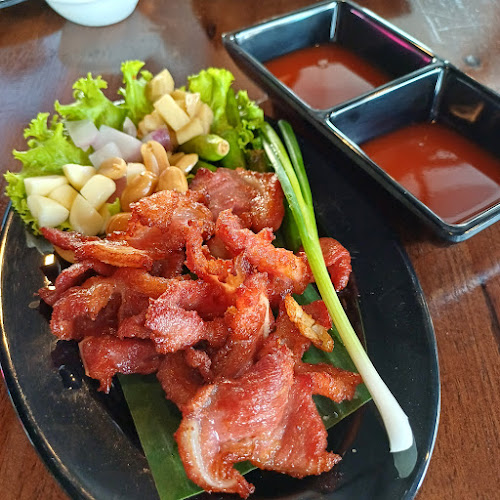 ร้านอาหารมากันใหญ่ - การบริการอาหารและที่พัก