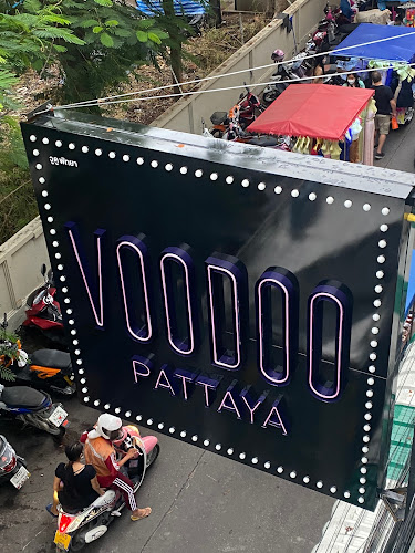 VOODOO Pattaya - การบริการอาหารและที่พัก
