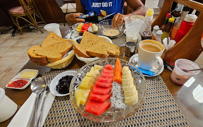 Opinii despre The Continental Bakery and Restaurant în อำเภอบางละมุง - การบริการอาหารและที่พัก