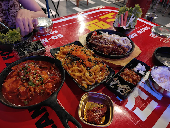 คอมเบโพจา GeonbaePocha Korean Restaurant - การบริการอาหารและที่พัก