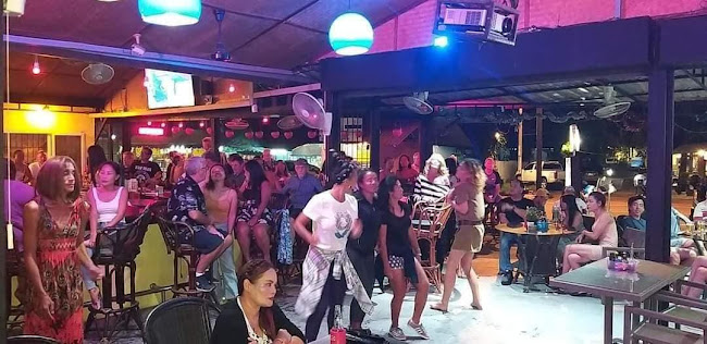 Freedom Bar Rawai - การบริการอาหารและที่พัก