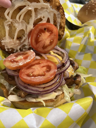 Wanted Burgers & Beer برجر бургер 汉堡包 - การบริการอาหารและที่พัก