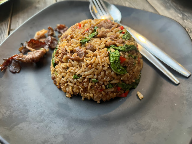 เสือลวกเส้น x Happy Tiger - การบริการอาหารและที่พัก