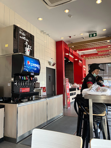 Opinii despre เคเอฟซี ศิลปากร ไดรฟ์ทรู în อำเภอเมืองนครปฐม - การบริการอาหารและที่พัก