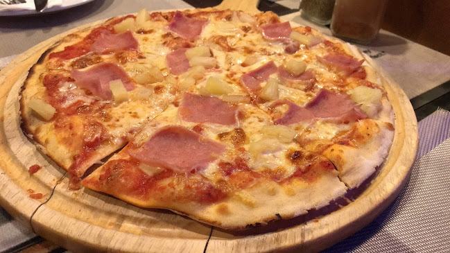 Korando's Bar & Guest House - การบริการอาหารและที่พัก