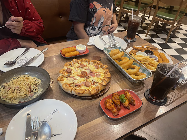 พิซซ่า คอม เซ็นทรัล นครราชสีมา - การบริการอาหารและที่พัก