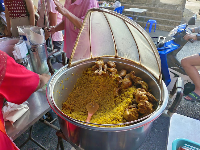 ไก่ทอดซอฟียา - การบริการอาหารและที่พัก