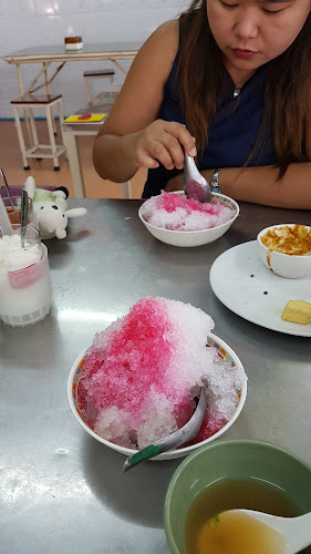 ลกเที้ยน ศูนย์รวมอาหารพื้นเมืองภูเก็ต - การบริการอาหารและที่พัก