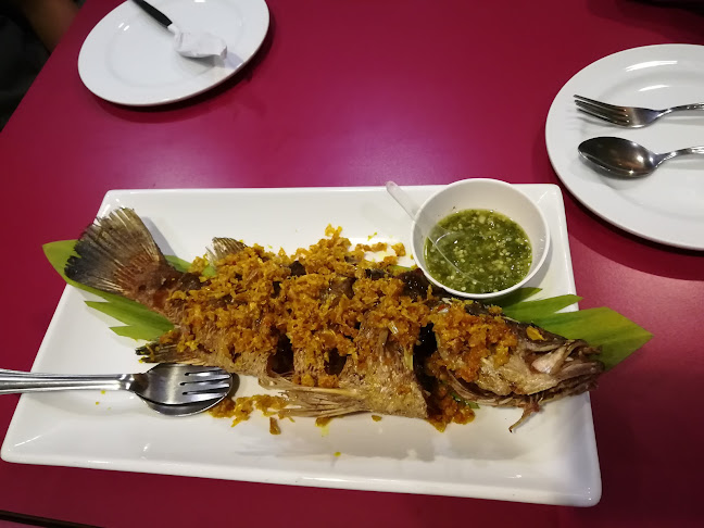 ห้องอาหารเก็จแก้ว