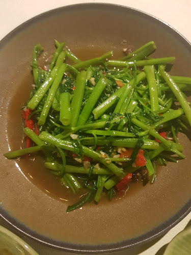 เรือนไทย พัทยา - การบริการอาหารและที่พัก