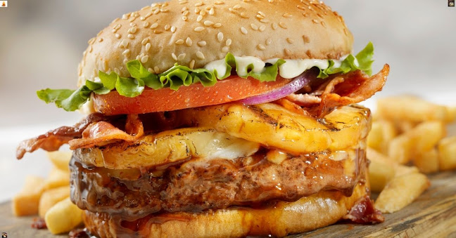 Kindee Pizzeria & Steak House - การบริการอาหารและที่พัก