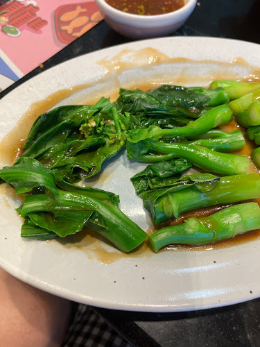 โลตัส ฉลอง - การบริการอาหารและที่พัก