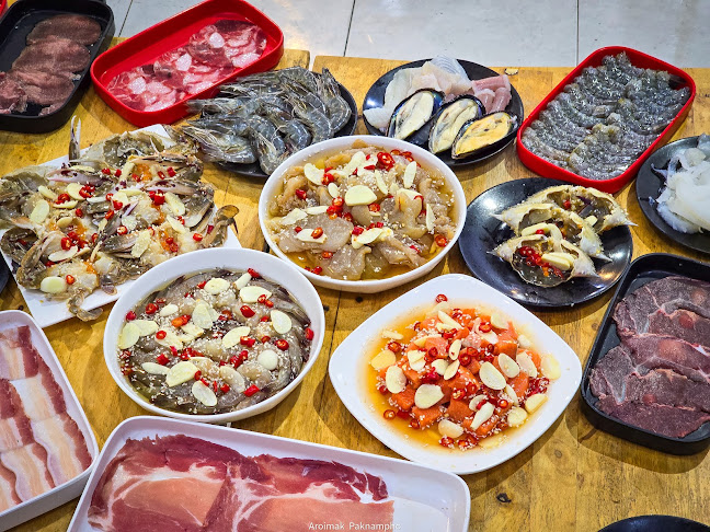 ติดมันส์ นครสวรรค์ - การบริการอาหารและที่พัก