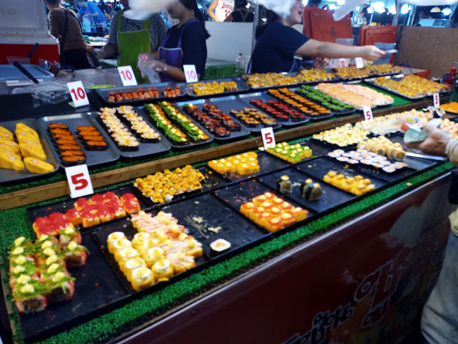 คนเดินหน้า มอ - การบริการอาหารและที่พัก