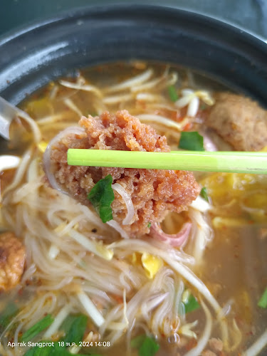 ร้านตาแพะ เย็นตาโฟทรงเครื่องระยอง - การบริการอาหารและที่พัก