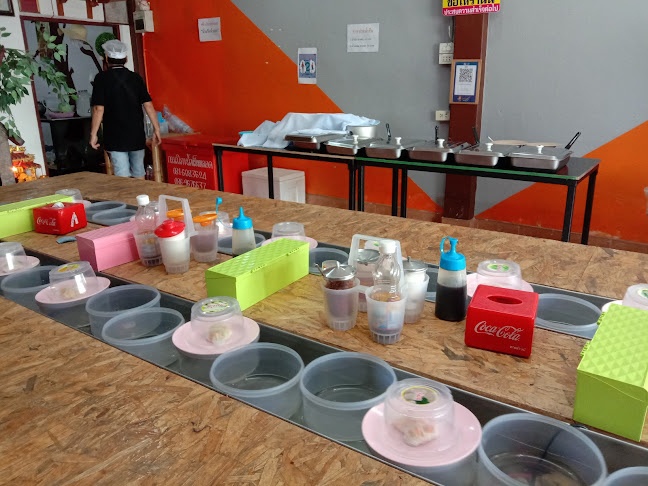 ก๋วยเตี๋ยวปากหม้อแยกน้ำวนหาดใหญ่ - การบริการอาหารและที่พัก