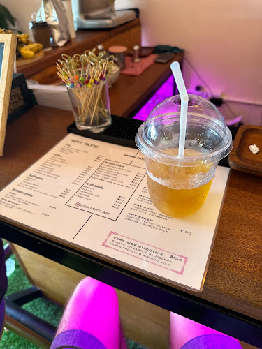 Opinii despre Very nice cafe în อำเภอเมืองภูเก็ต - การบริการอาหารและที่พัก