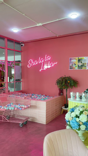 Opinii despre Shalala Cafe' X Studio (ชาลาล่า คาเฟ่) în Samut Prakan - การบริการอาหารและที่พัก