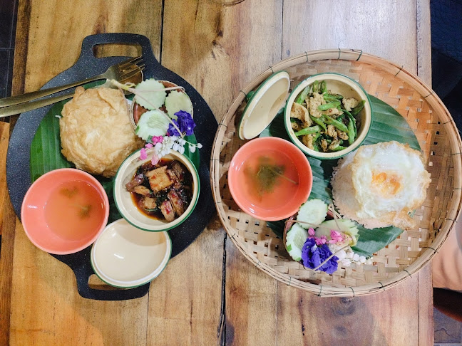 สิบลี้十里บาร์แอนด์คาเฟ่(10Miles Bar and cafe) - การบริการอาหารและที่พัก