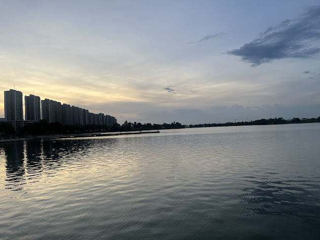 IMPACT Lakefront - การบริการอาหารและที่พัก