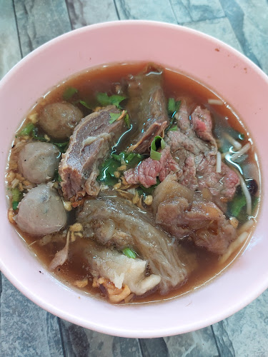ก๋วยเตี๋ยวนายปั๋ม