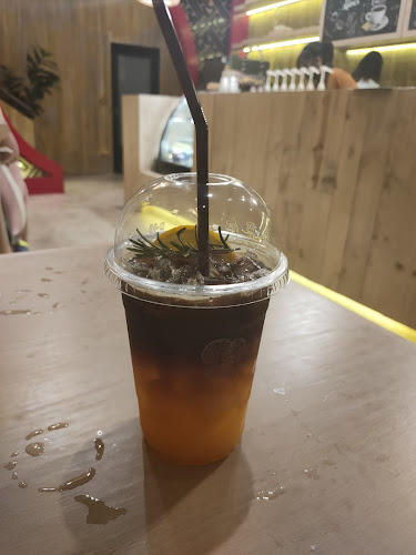 GANO KAFAE กาโนกาแฟ สาขาภูเก็ต - การบริการอาหารและที่พัก