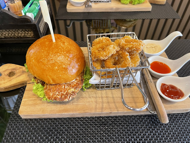 Opinii despre Burger Saloon în อำเภอกะทู้ - การบริการอาหารและที่พัก