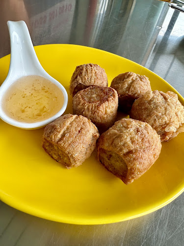 ร้านผัดไทยครัวแอบอร่อย - การบริการอาหารและที่พัก