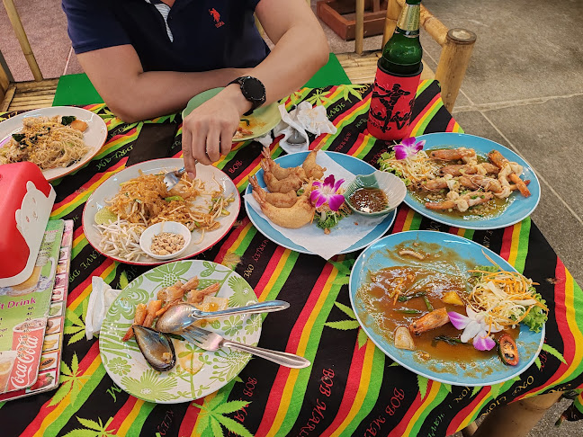 Blue Beach Restaurant - การบริการอาหารและที่พัก