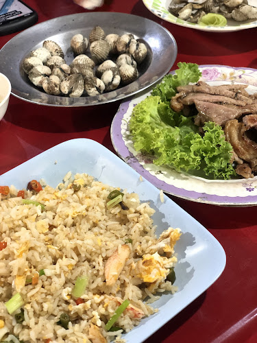 พี่หมู-พี่หล้า ซีฟู๊ด(ตลาดสด) - การบริการอาหารและที่พัก