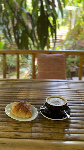 บ้านสวนลุงรงค์ Suan Lung Rong. Cafe'and restaurant - การบริการอาหารและที่พัก