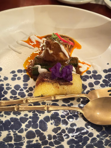 Blue Elephant - การบริการอาหารและที่พัก