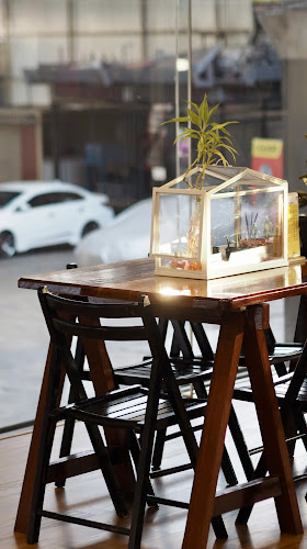 Garage 457 - การบริการอาหารและที่พัก