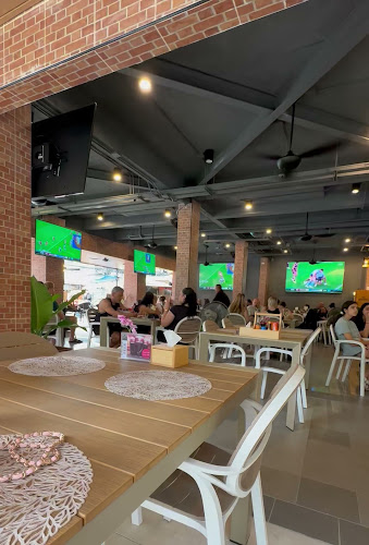 Opinii despre Outback Paradise restaurant în อำเภอกะทู้ - การบริการอาหารและที่พัก