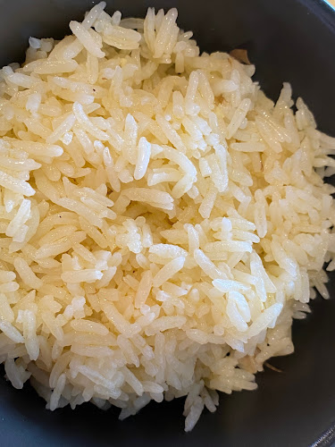 ขวัญใจข้าวมันไก่สิงคโปร์ - การบริการอาหารและที่พัก