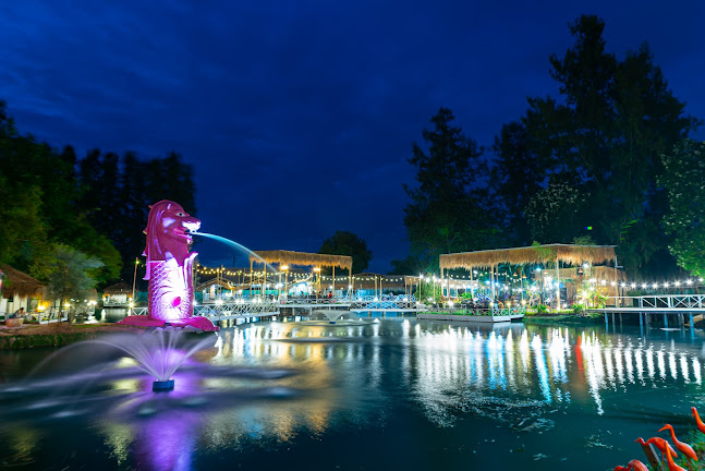 ครัวสวนสน โคราช​ &​ คาราโอเกะ​ ใหม่ - การบริการอาหารและที่พัก