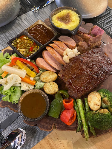 Opinii despre De Earn Cafe and Bar Phuket în อำเภอถลาง - การบริการอาหารและที่พัก