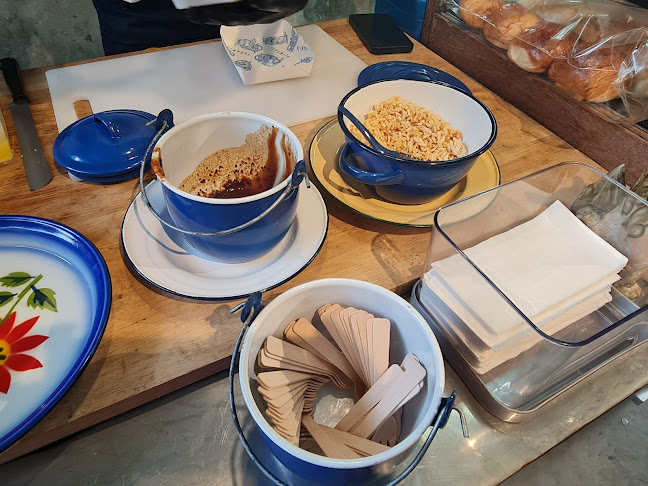 ไอติมสิงโต - การบริการอาหารและที่พัก