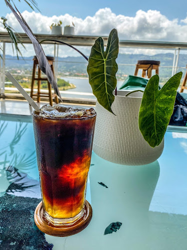 คาเฟ่ เดอะ ฮิลล์ - อำเภอเกาะสมุย