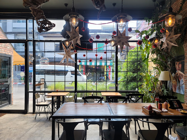 169 1 ถ. พังงา ตำบลตลาดใหญ่ เมือง ภูเก็ต 83000