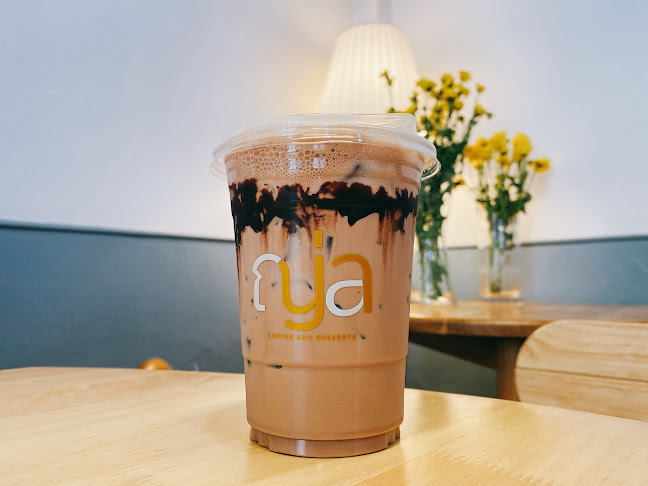 ญ่าคาเฟ่ • Coffee & Desserts • - การบริการอาหารและที่พัก