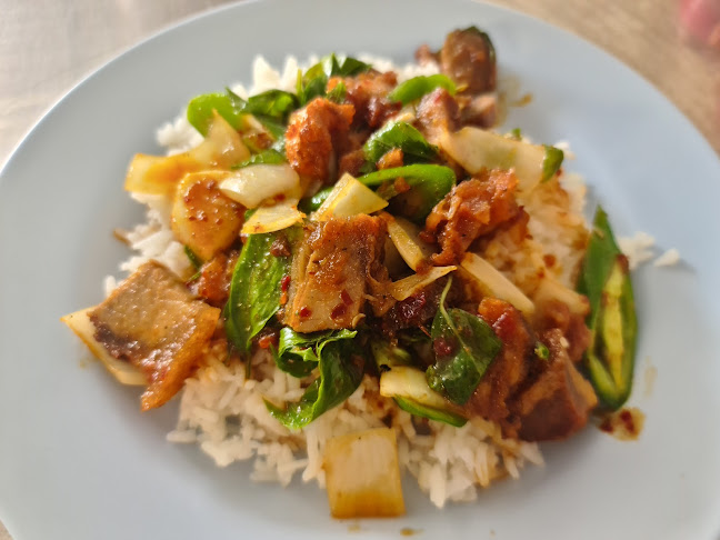 ป้าเกี้ยเตี๋ยวต้มยำ - การบริการอาหารและที่พัก