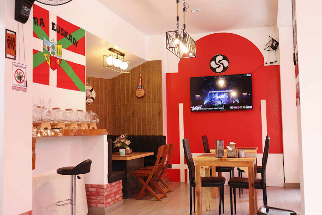 Euskadi Wine and Tapas - การบริการอาหารและที่พัก