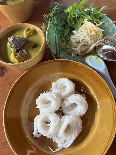 คุณบี ขนมจีนสด - การบริการอาหารและที่พัก