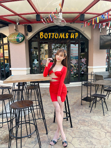 Opinii despre Bottoms Up Bar & Restaurant în อำเภอเมืองอุบลราชธานี - การบริการอาหารและที่พัก