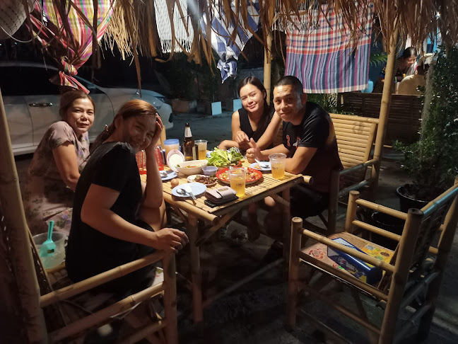 ร้านต้นลาบยโส - การบริการอาหารและที่พัก