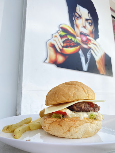 BURGER JACK MJ - การบริการอาหารและที่พัก