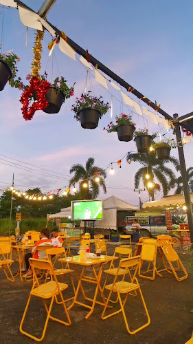 Fai tha street food - การบริการอาหารและที่พัก